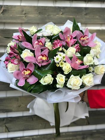 Букет цветов из: Розы и Хризантемы в Посёлке Пеледуй