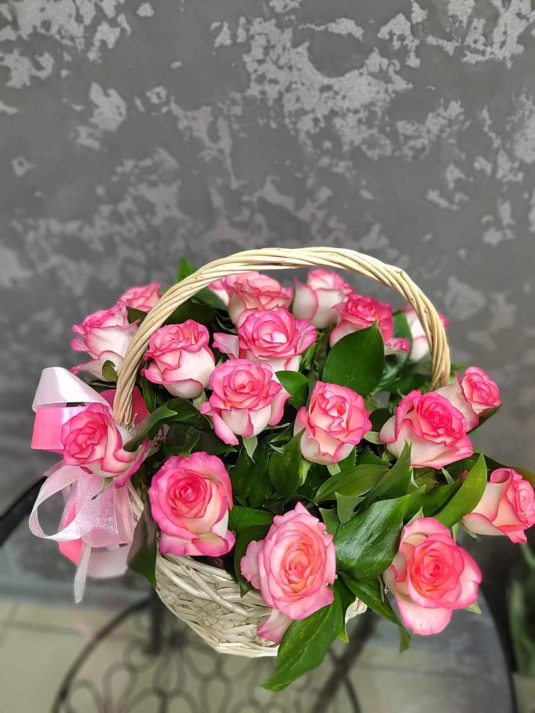 Цветочная композиция из Розы в корзине в Посёлке Пеледуй
