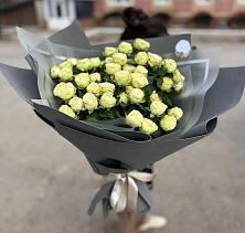 Букет Белые кустовые розы Солинеро в Посёлке Пеледуй