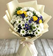 Букет цветов из:  Ирисы, Хризантемы и Розы в Посёлке Пеледуй