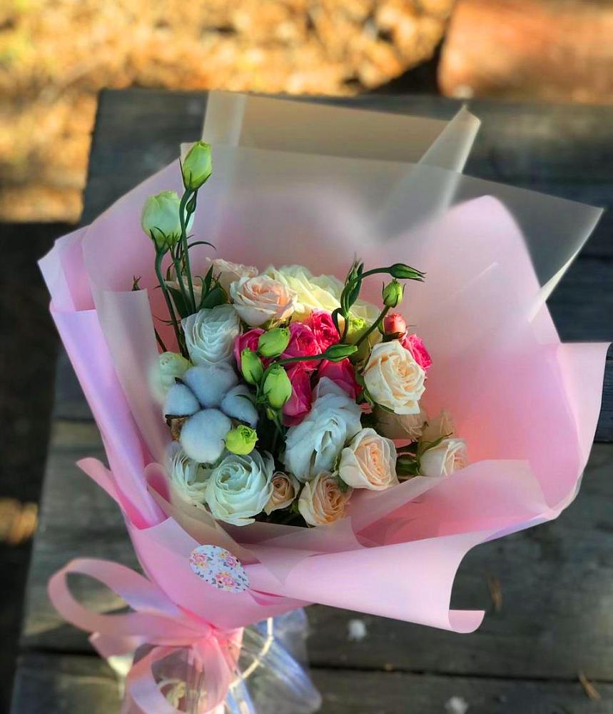 Букет цветов из: Розы и Лизиантусы в Посёлке Пеледуй