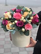 Цветочная композиция из Розы в шляпной коробке в Посёлке Пеледуй
