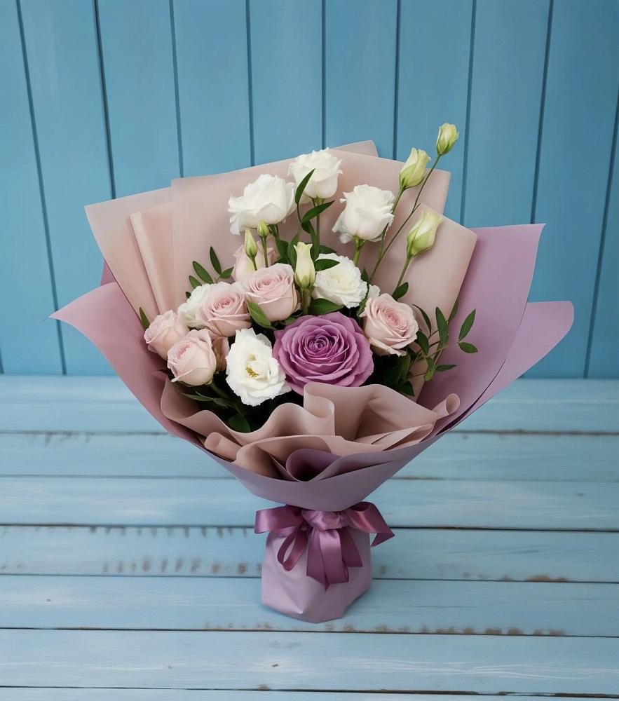 Букет цветов из: Розы и Лизиантусы в Посёлке Пеледуй